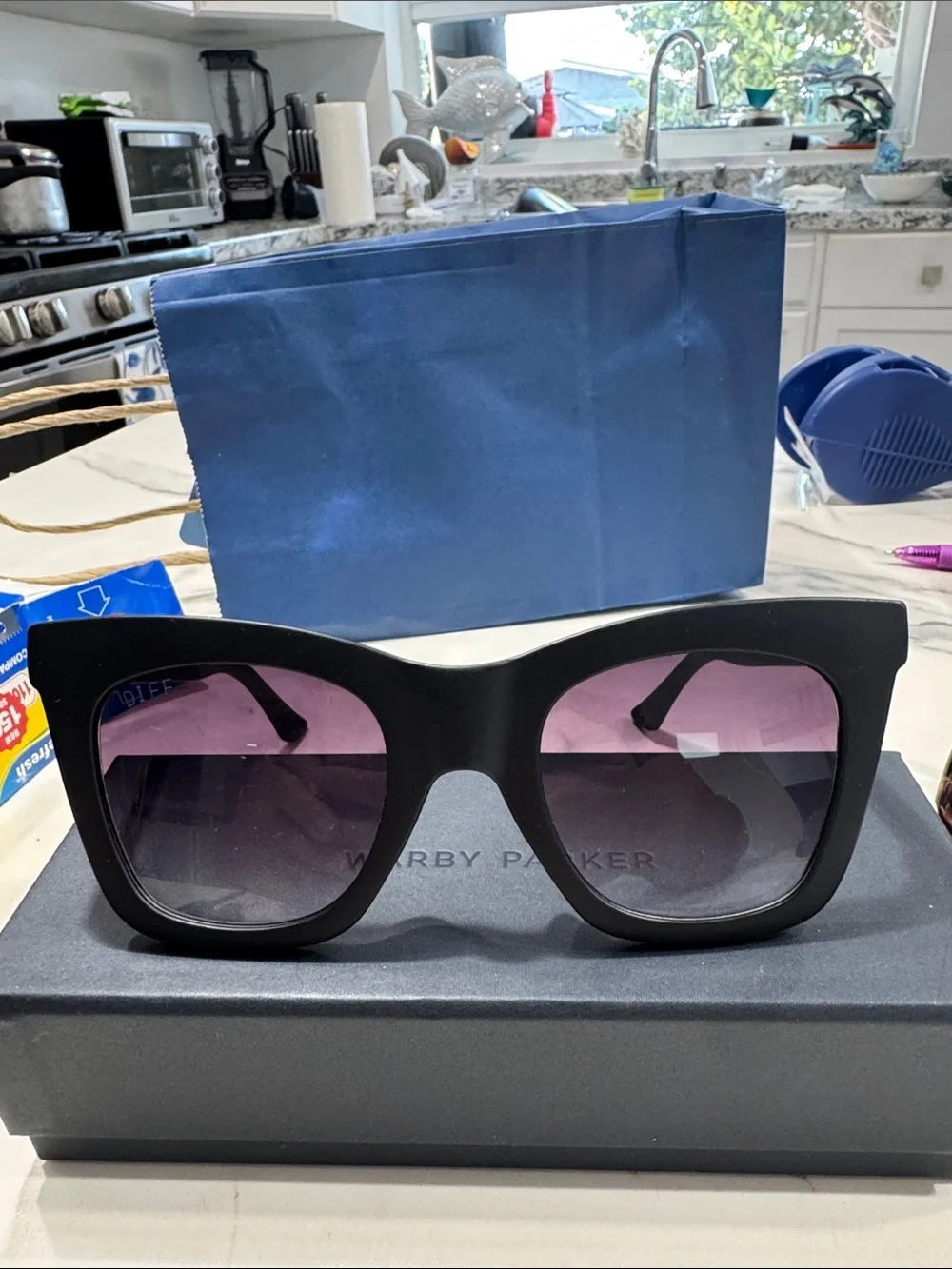 LT DIFF  Black Oversized Sunglasses with Purple Gradient Lenses